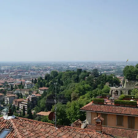 La Luna Blu In Old Town Bergamo