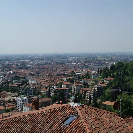 La Luna Blu In Old Town Gasthof Bergamo